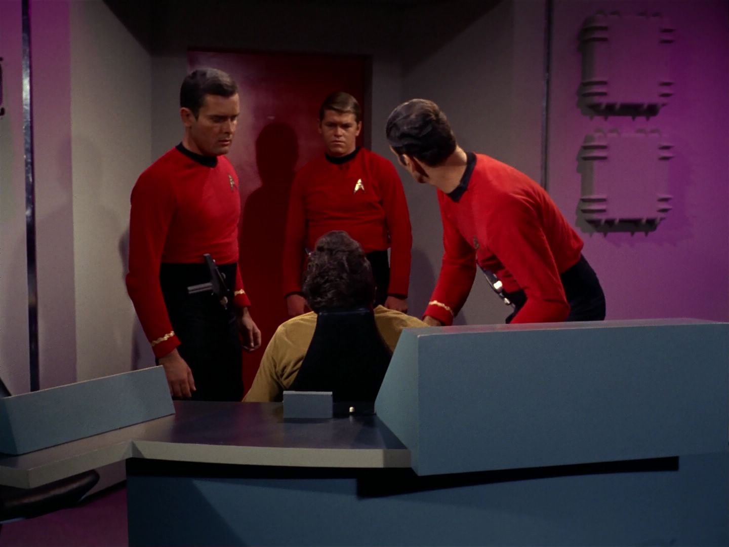 ariane179254_StarTrek_2x08_IMudd_0175.jpg