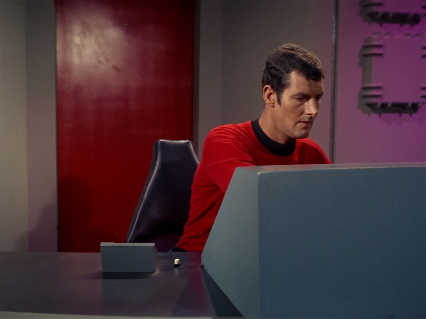 ariane179254_StarTrek_2x08_IMudd_0181.jpg