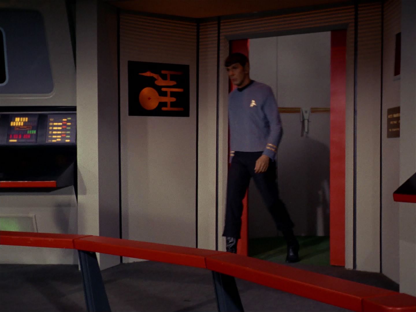 ariane179254_StarTrek_2x08_IMudd_0203.jpg