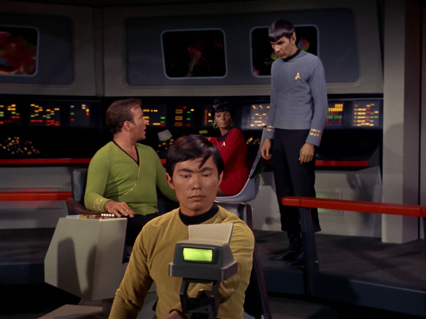 ariane179254_StarTrek_2x08_IMudd_0207.jpg
