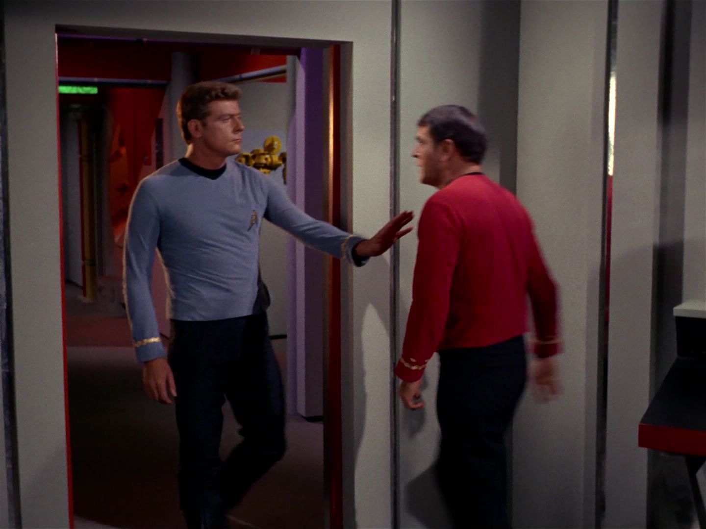 ariane179254_StarTrek_2x08_IMudd_0234.jpg