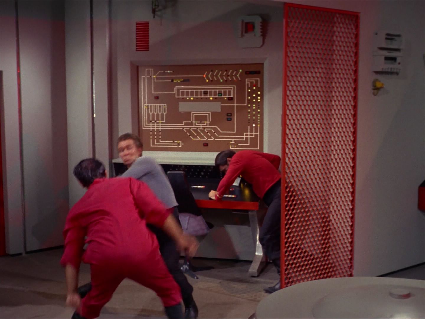 ariane179254_StarTrek_2x08_IMudd_0242.jpg