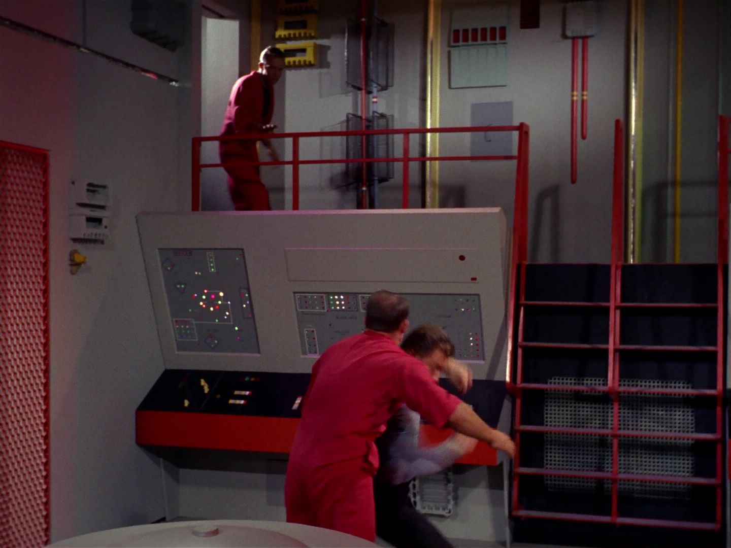 ariane179254_StarTrek_2x08_IMudd_0245.jpg