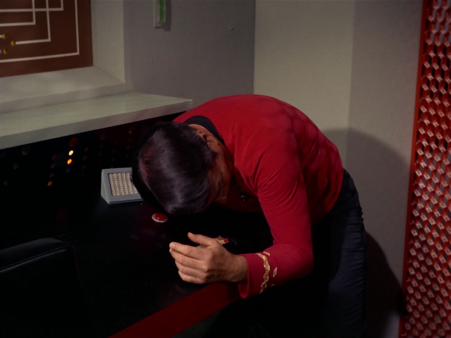 ariane179254_StarTrek_2x08_IMudd_0259.jpg