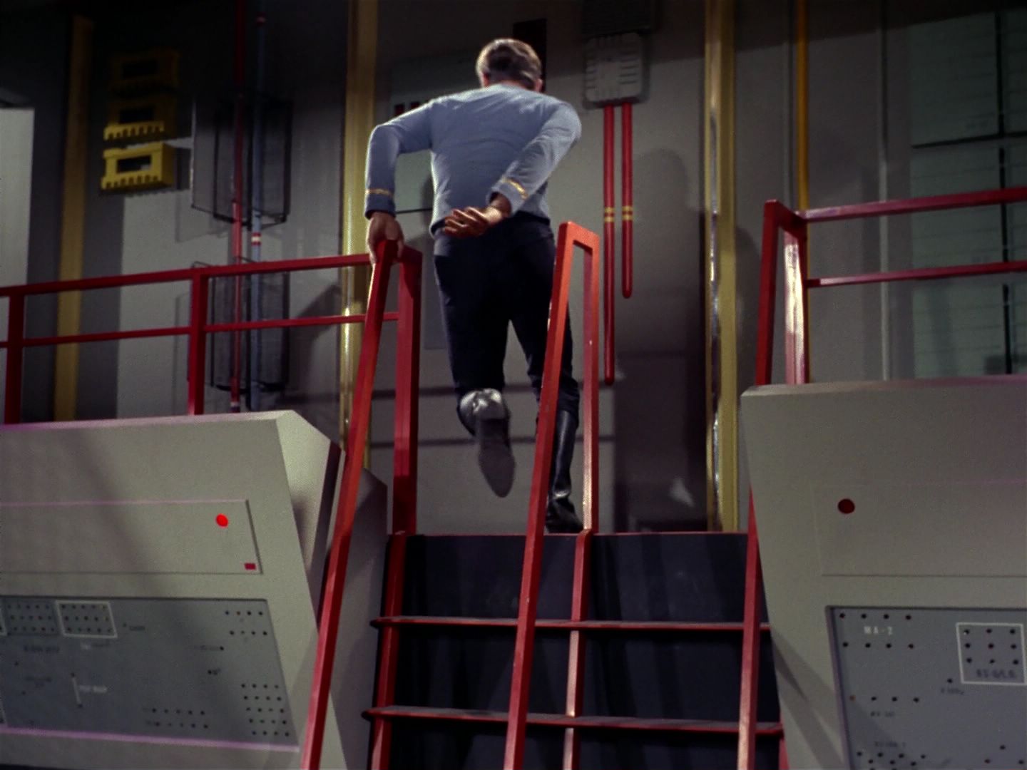 ariane179254_StarTrek_2x08_IMudd_0271.jpg