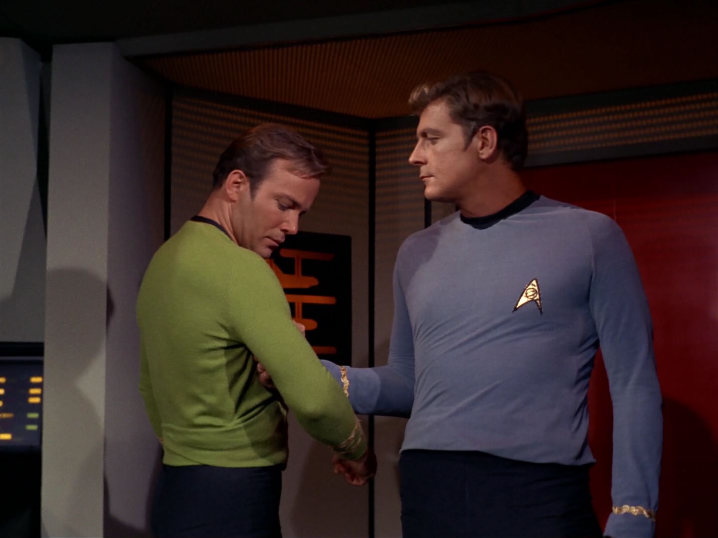 ariane179254_StarTrek_2x08_IMudd_0299.jpg