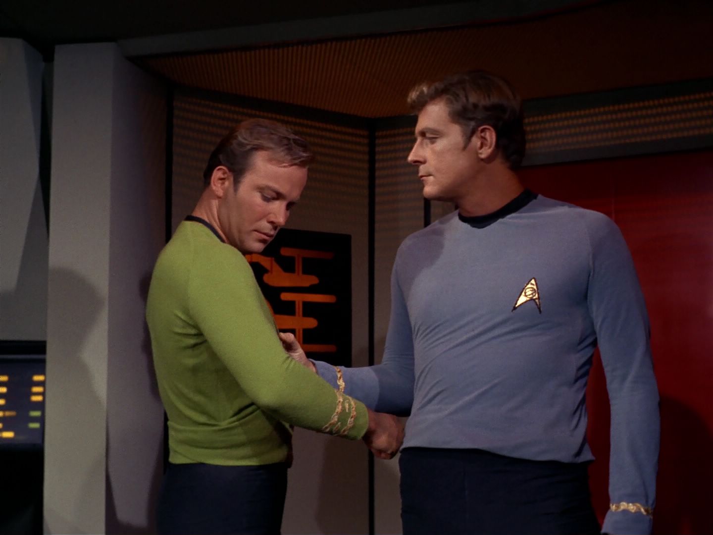 ariane179254_StarTrek_2x08_IMudd_0300.jpg