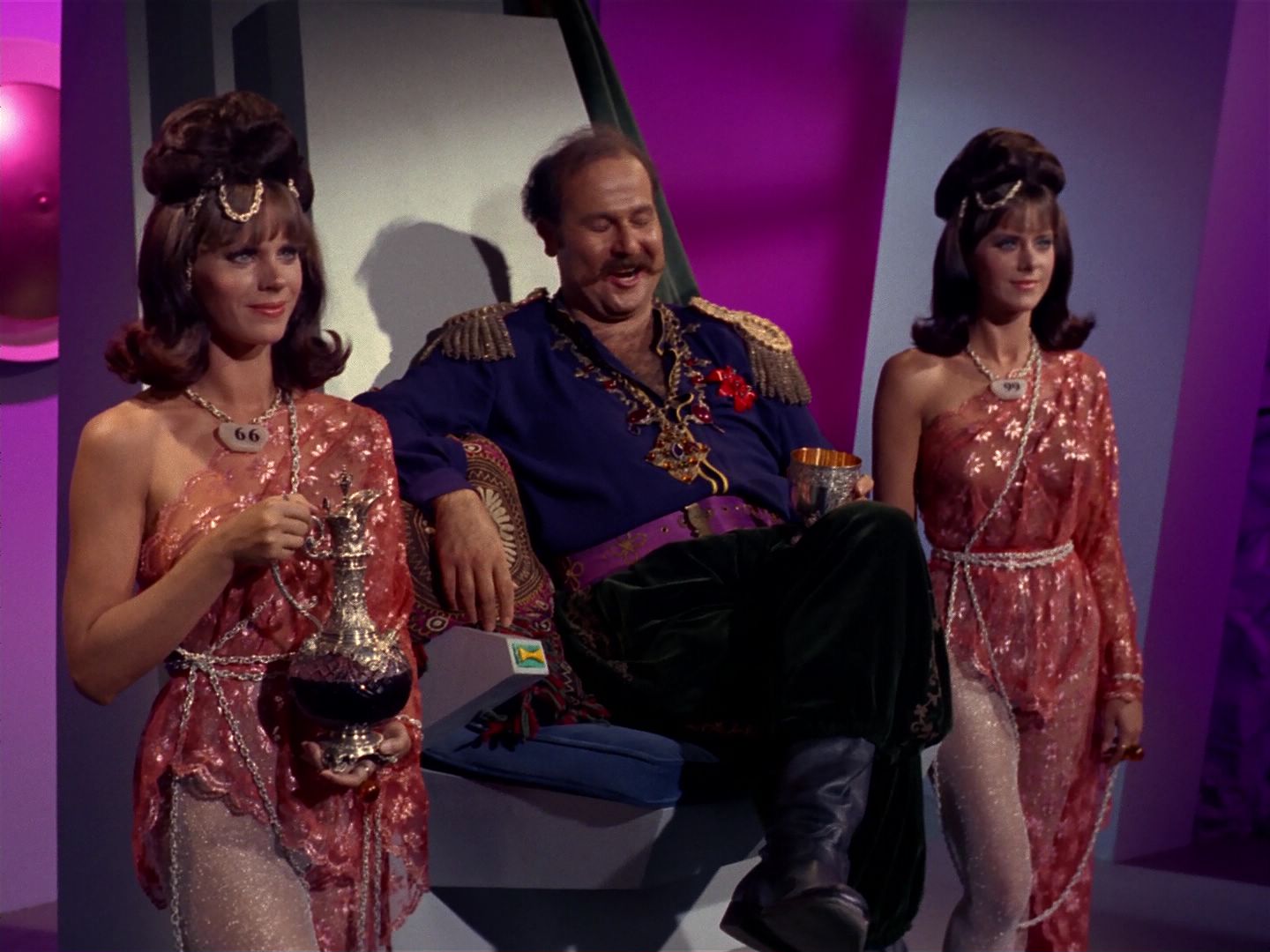 ariane179254_StarTrek_2x08_IMudd_0680.jpg