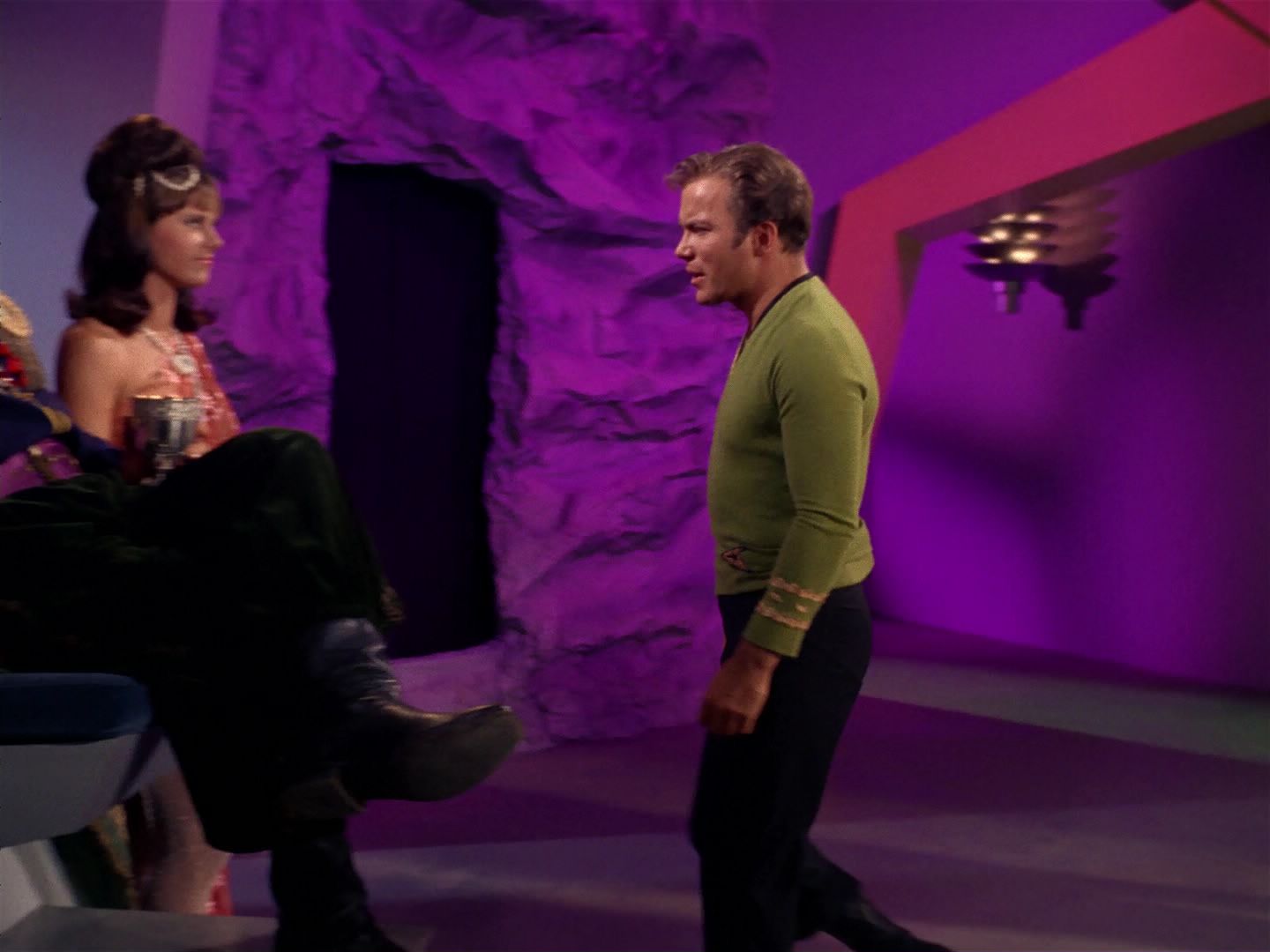 ariane179254_StarTrek_2x08_IMudd_0700.jpg