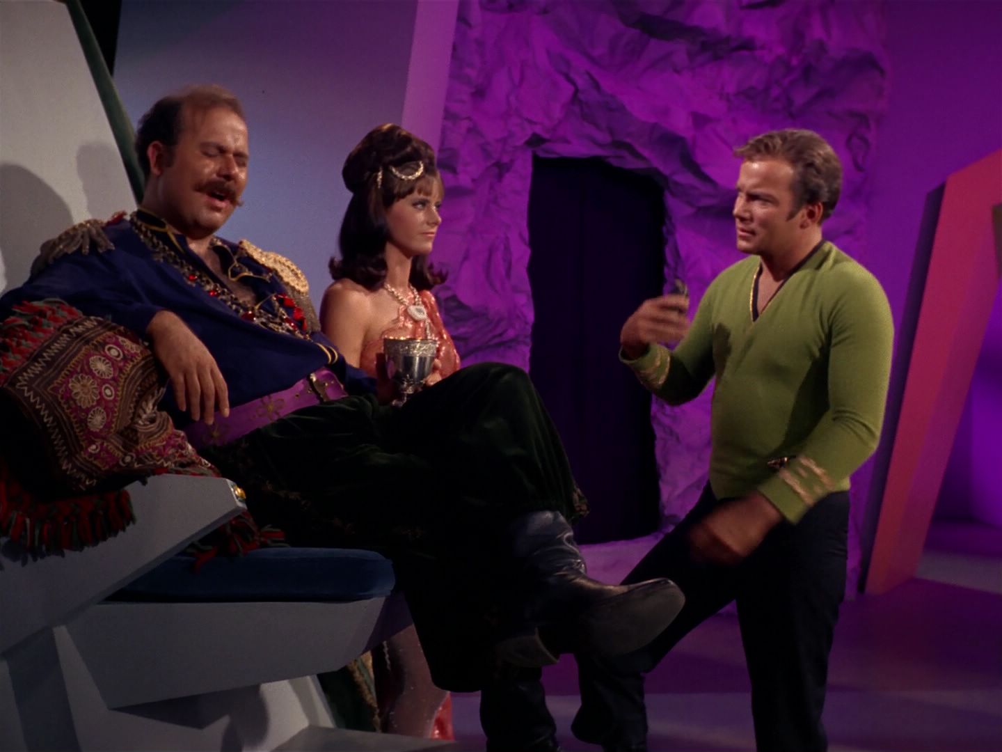 ariane179254_StarTrek_2x08_IMudd_0705.jpg