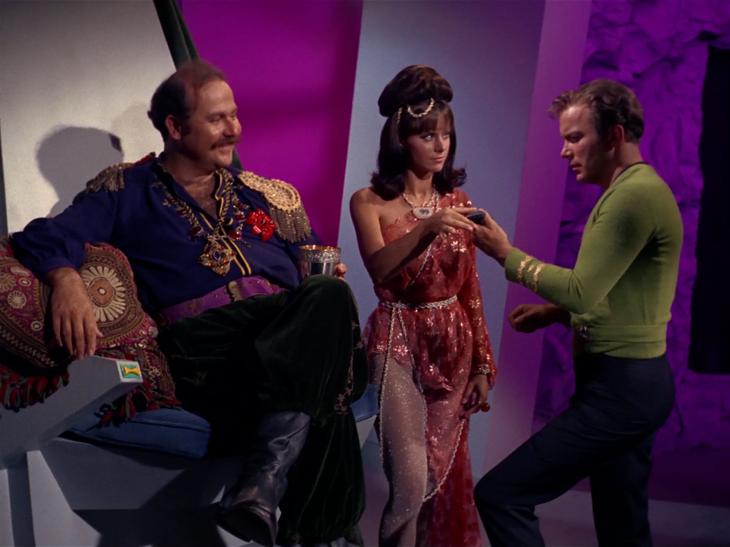 ariane179254_StarTrek_2x08_IMudd_0714.jpg
