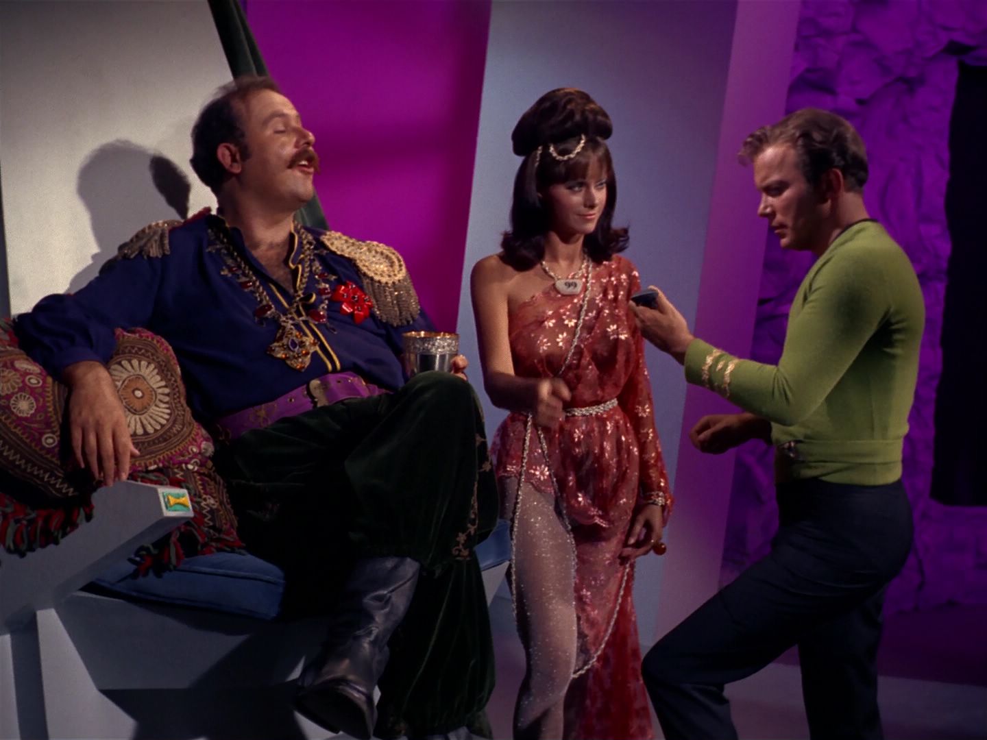ariane179254_StarTrek_2x08_IMudd_0715.jpg