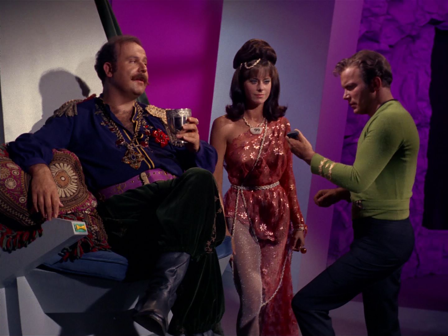 ariane179254_StarTrek_2x08_IMudd_0716.jpg