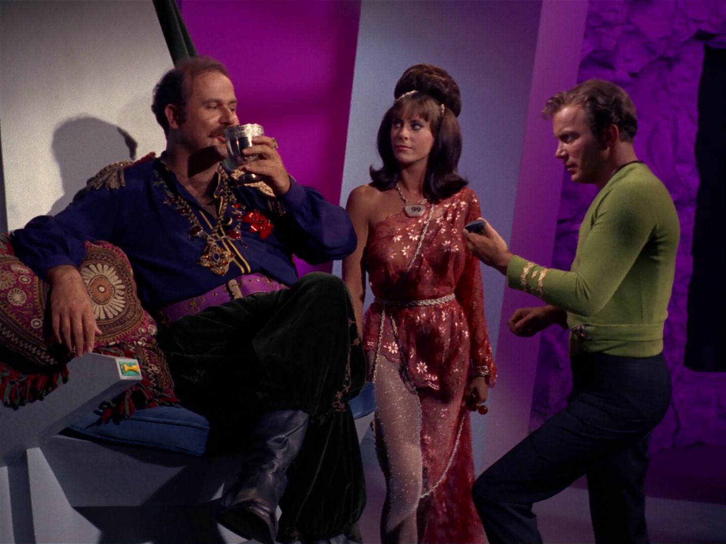 ariane179254_StarTrek_2x08_IMudd_0718.jpg