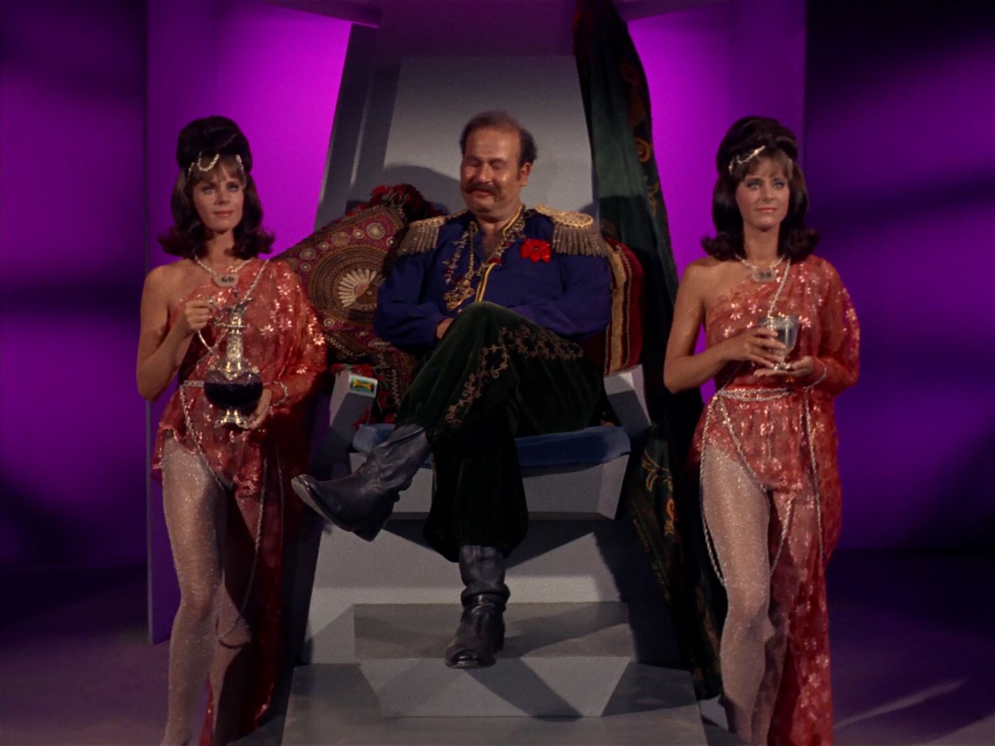 ariane179254_StarTrek_2x08_IMudd_0811.jpg