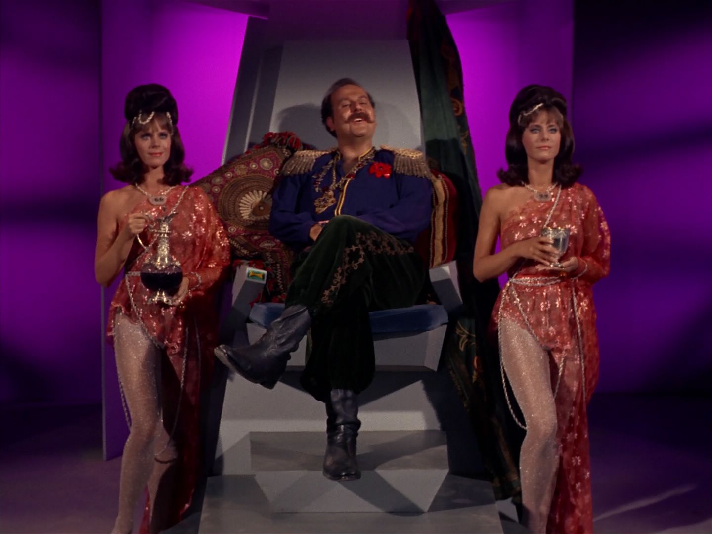 ariane179254_StarTrek_2x08_IMudd_0819.jpg