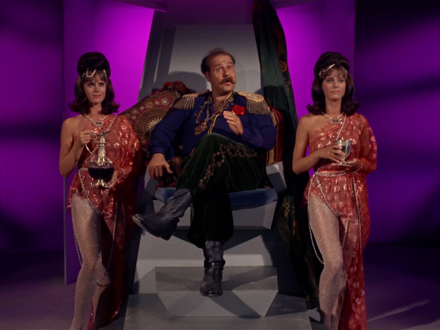 ariane179254_StarTrek_2x08_IMudd_0822.jpg