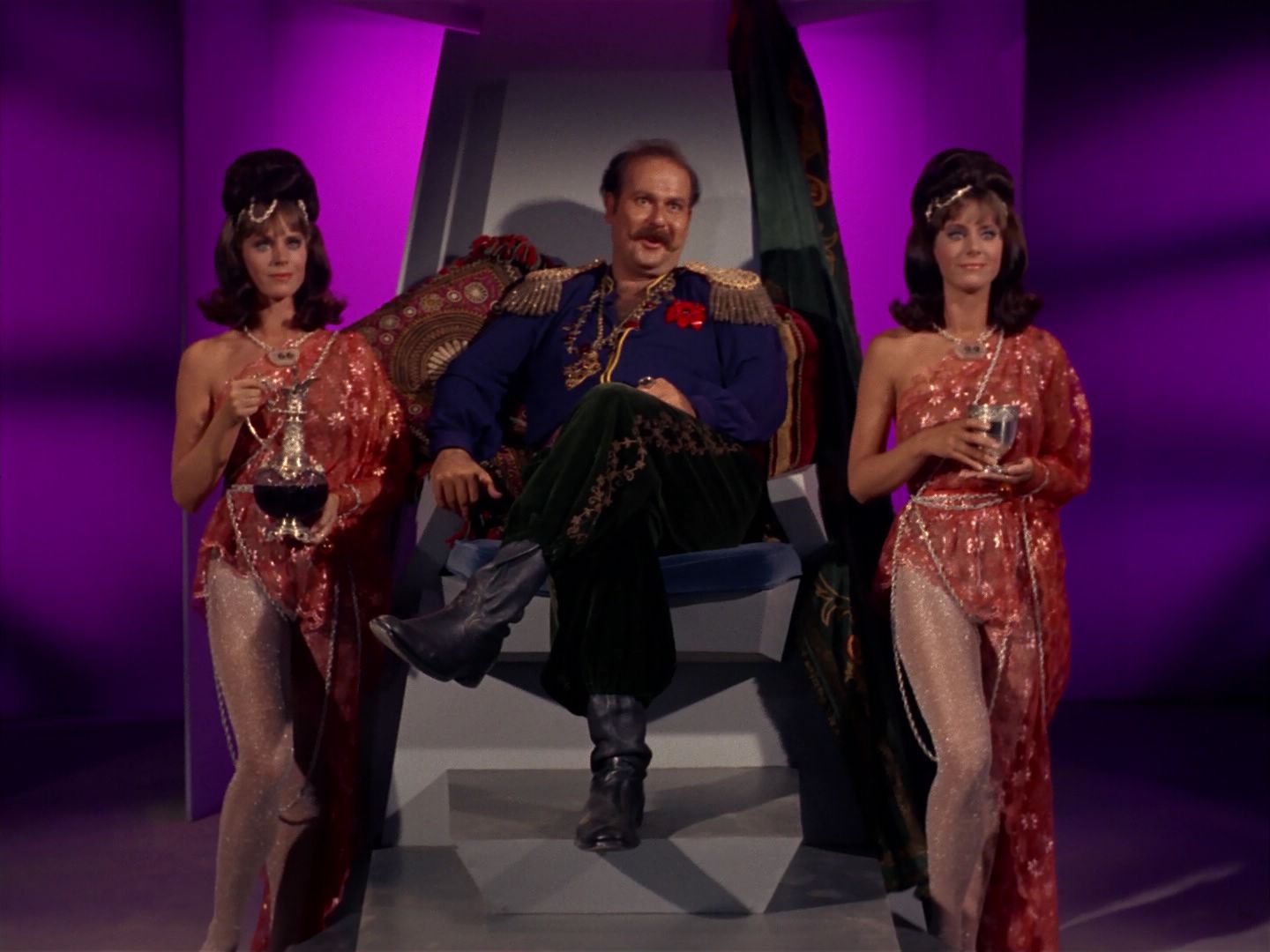 ariane179254_StarTrek_2x08_IMudd_0823.jpg