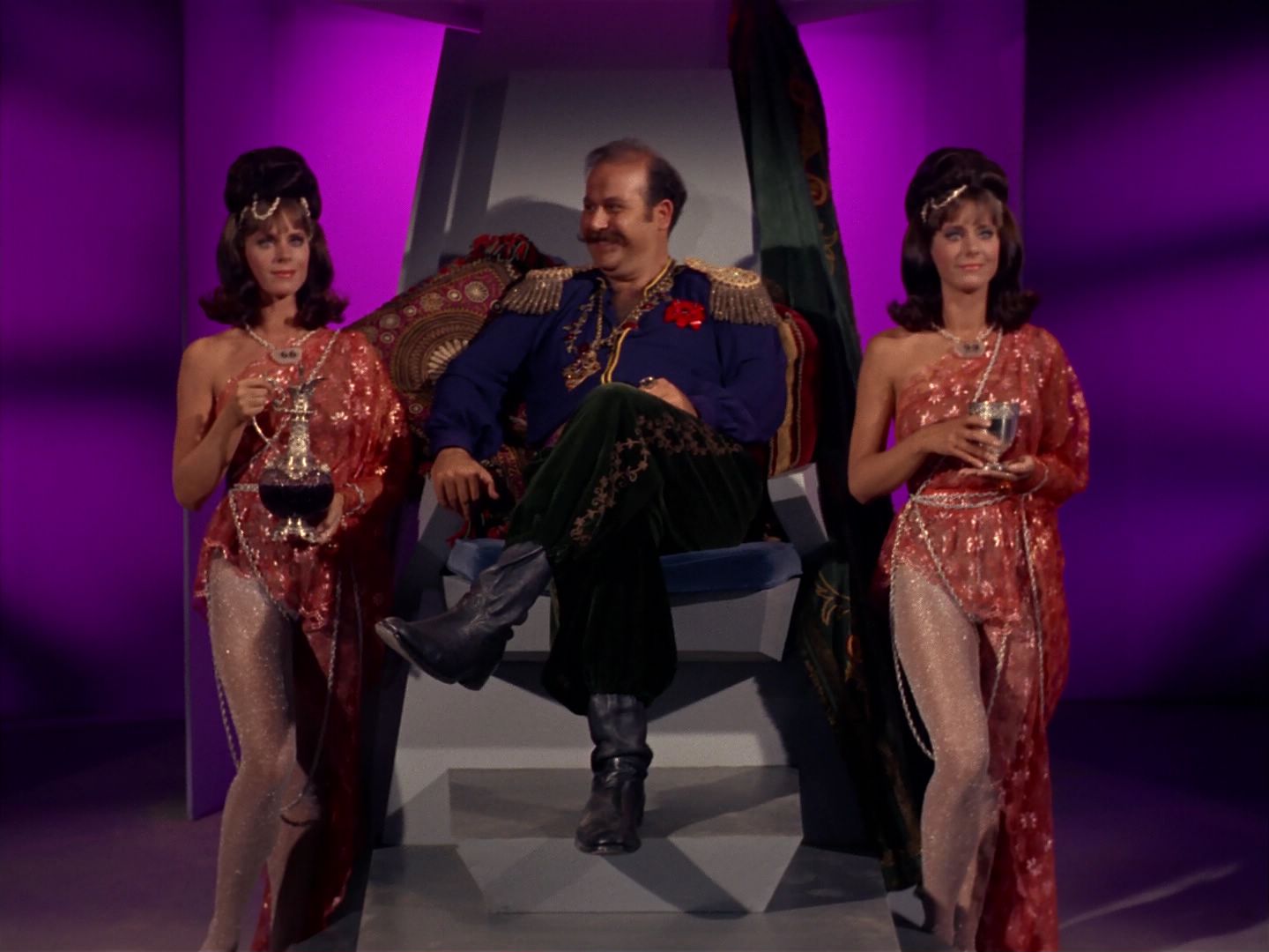 ariane179254_StarTrek_2x08_IMudd_0825.jpg