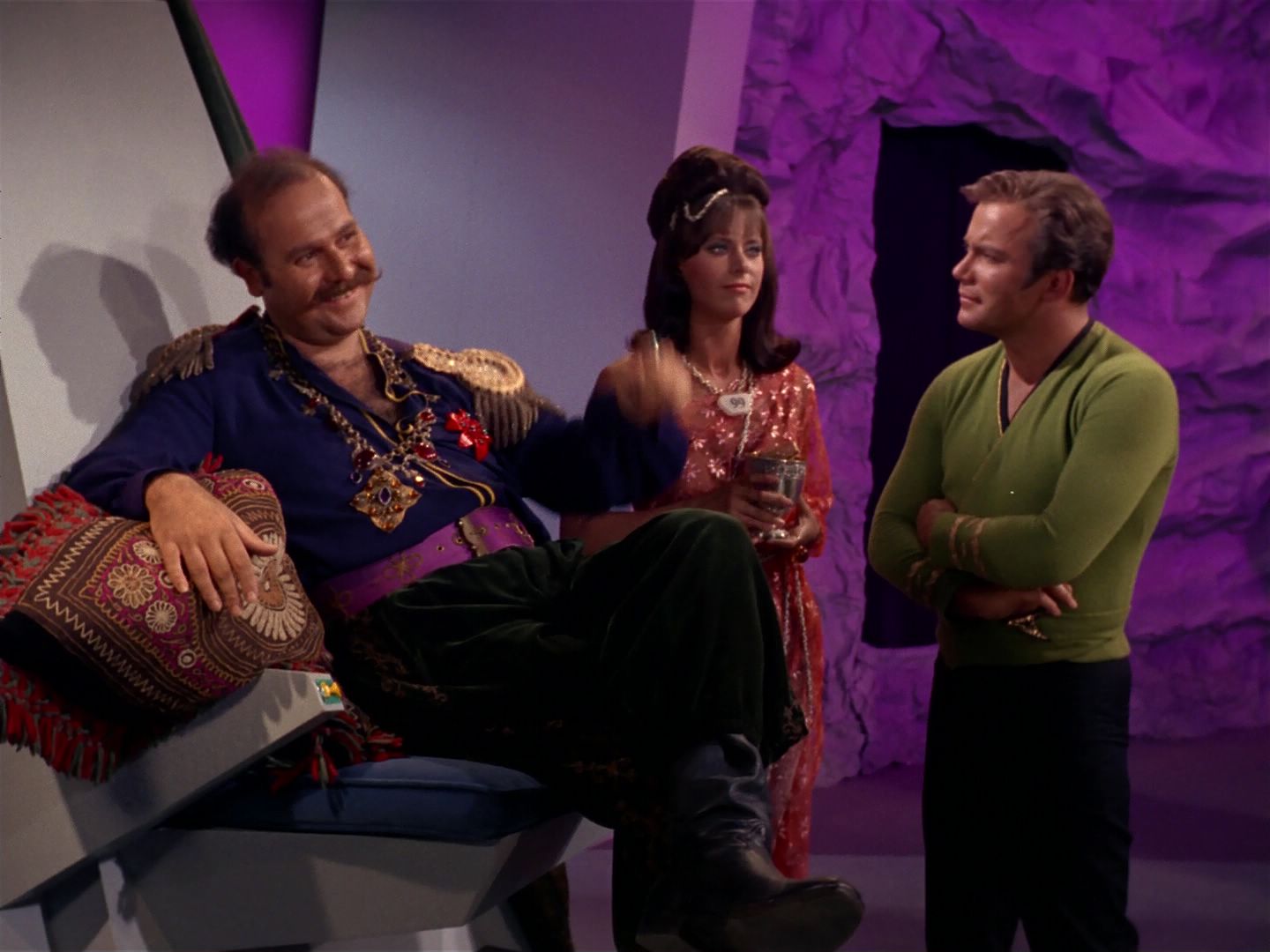 ariane179254_StarTrek_2x08_IMudd_1016.jpg