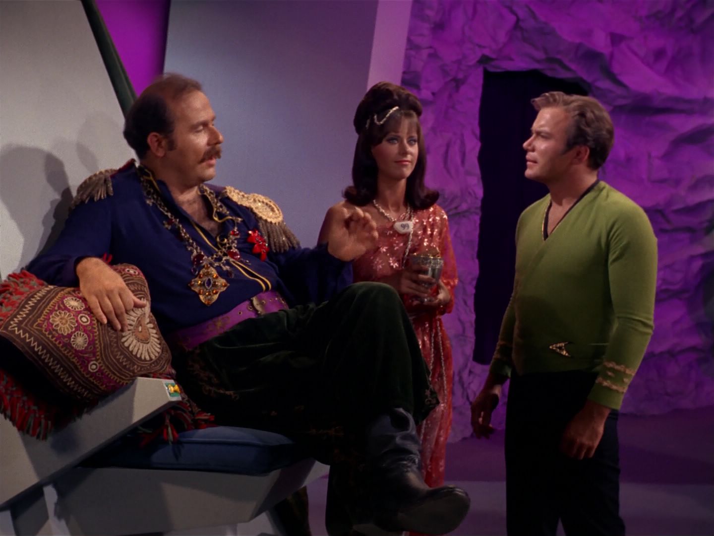 ariane179254_StarTrek_2x08_IMudd_1033.jpg