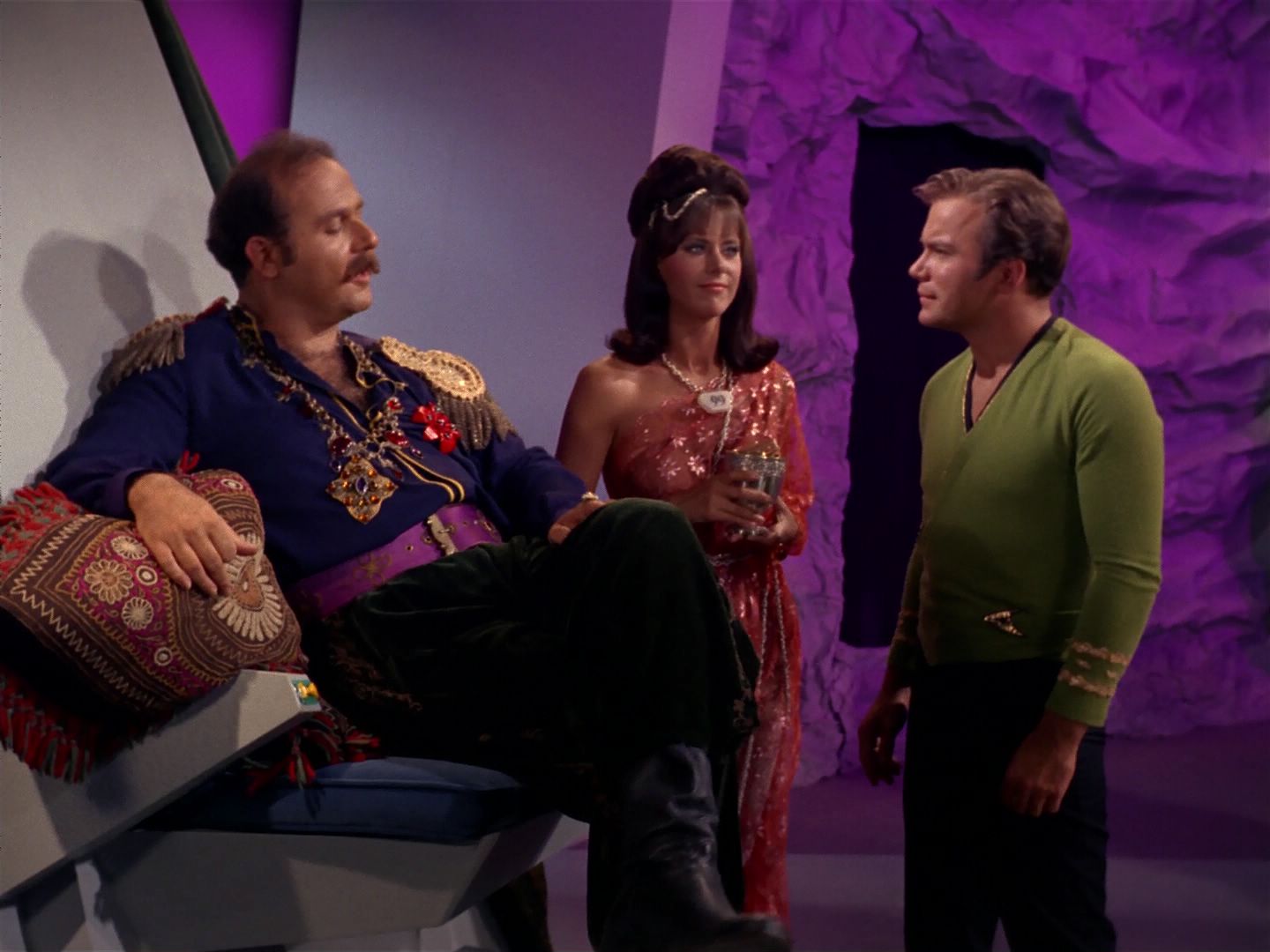 ariane179254_StarTrek_2x08_IMudd_1034.jpg