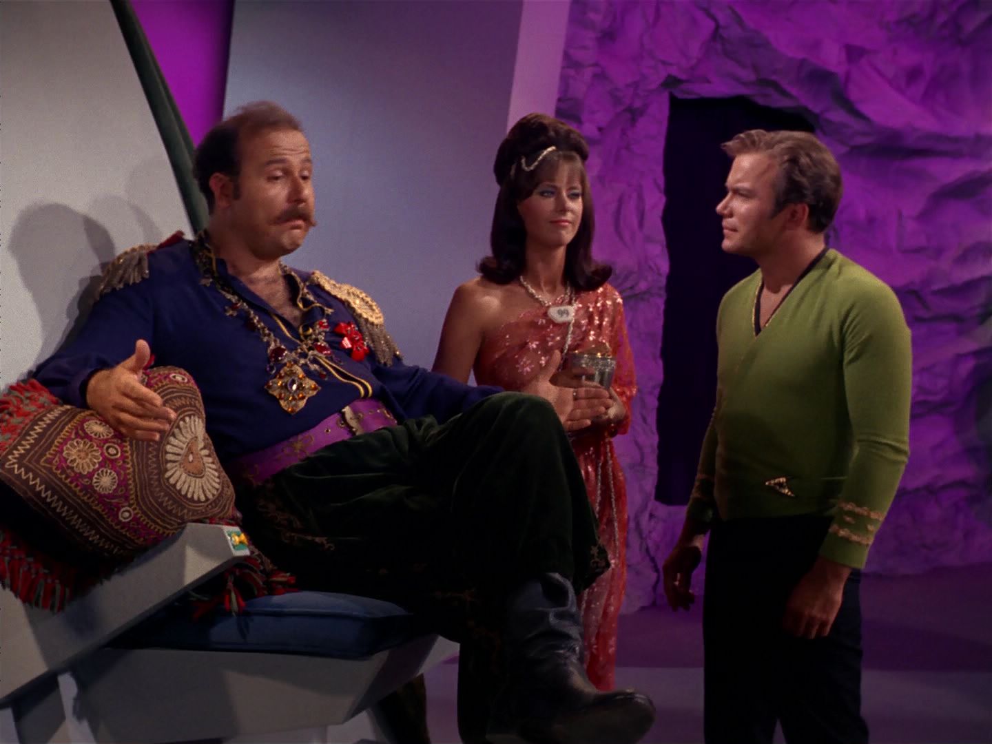 ariane179254_StarTrek_2x08_IMudd_1036.jpg