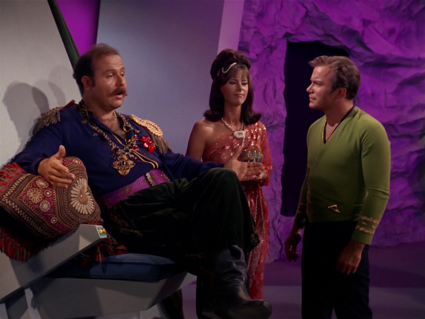 ariane179254_StarTrek_2x08_IMudd_1037.jpg