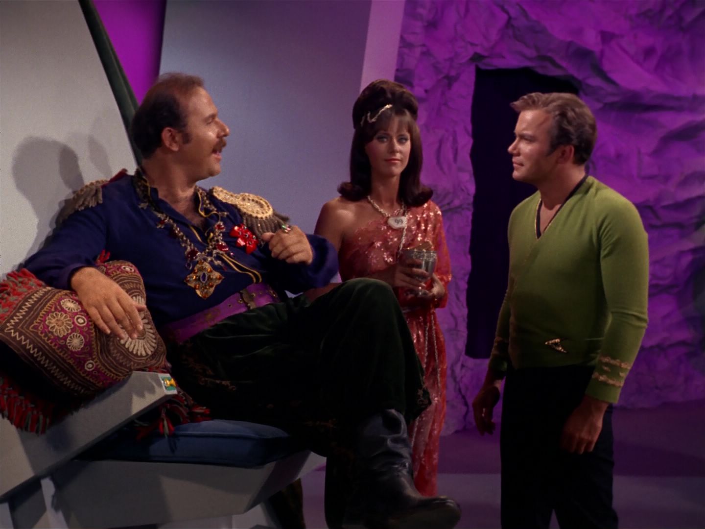 ariane179254_StarTrek_2x08_IMudd_1040.jpg