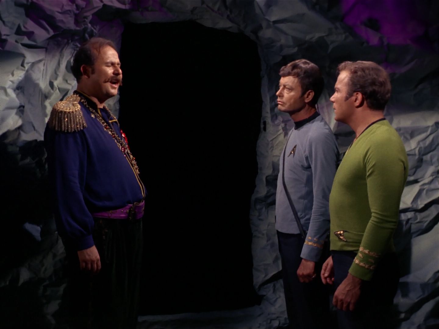 ariane179254_StarTrek_2x08_IMudd_1138.jpg