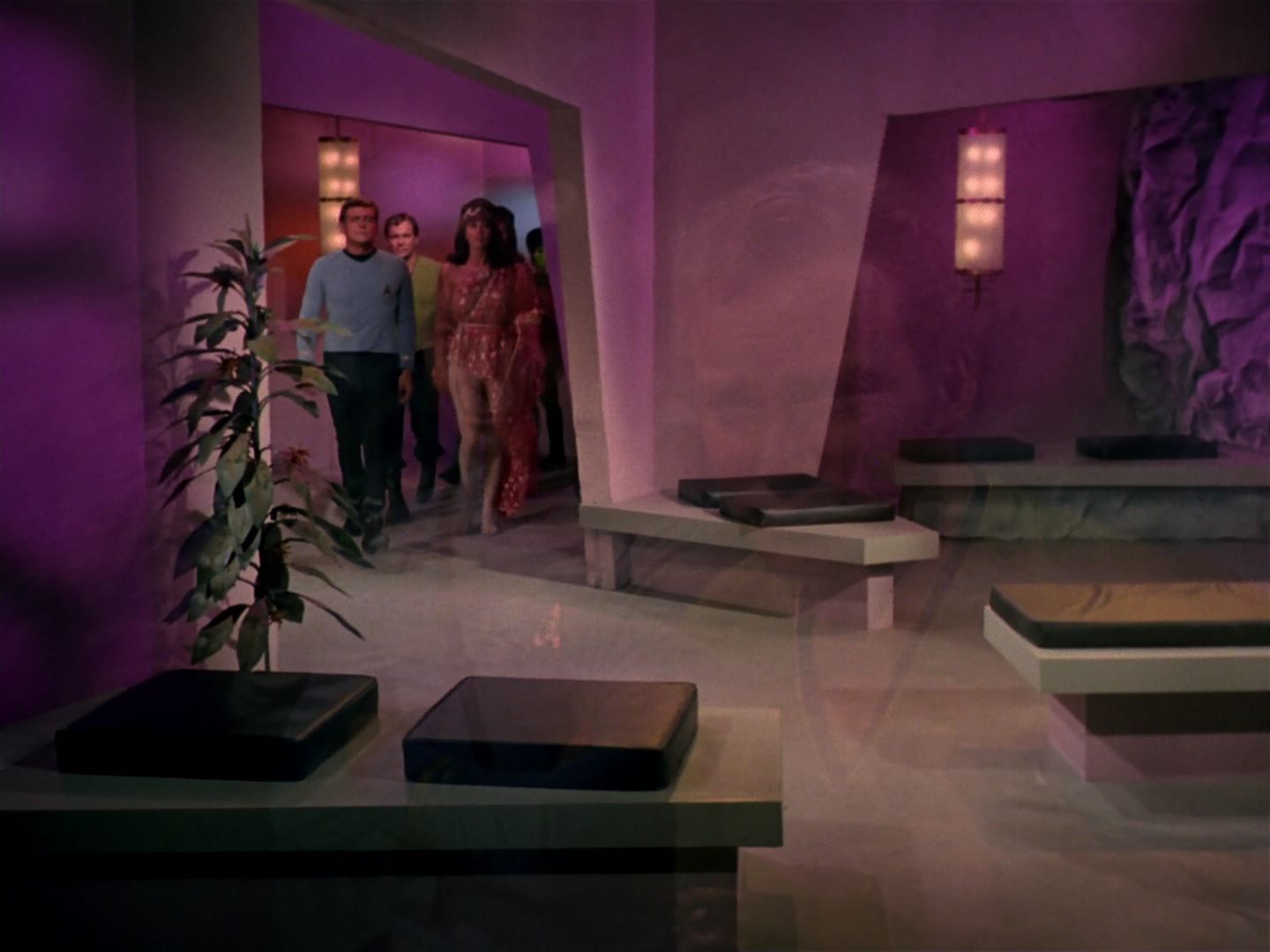 ariane179254_StarTrek_2x08_IMudd_1230.jpg