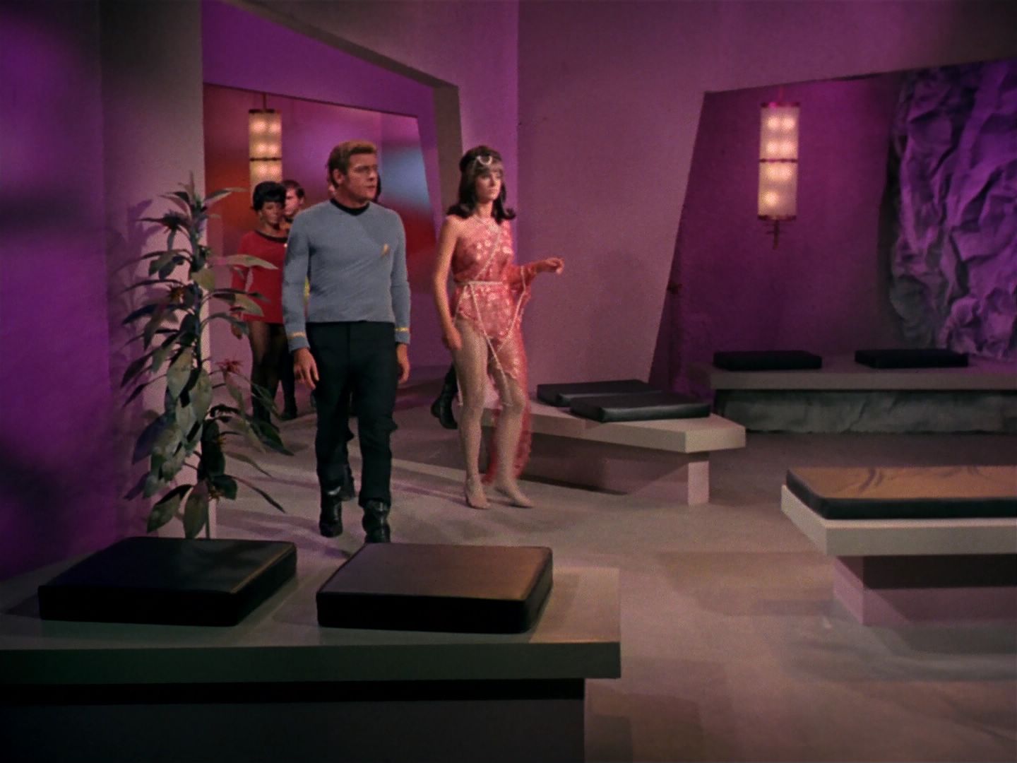 ariane179254_StarTrek_2x08_IMudd_1233.jpg