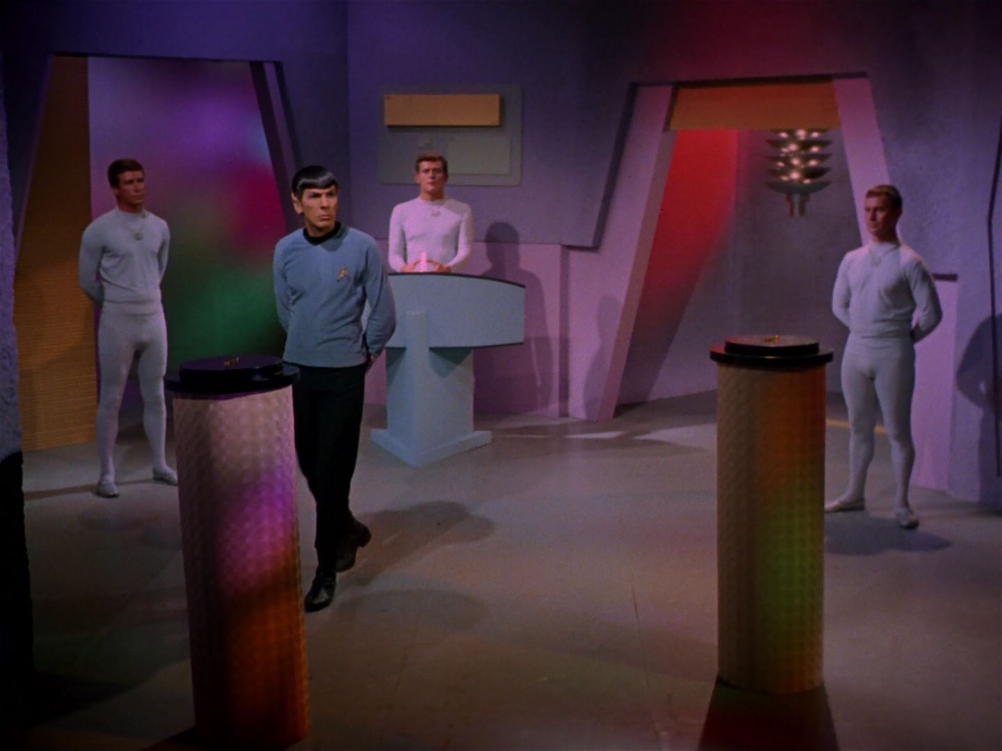 ariane179254_StarTrek_2x08_IMudd_1379.jpg