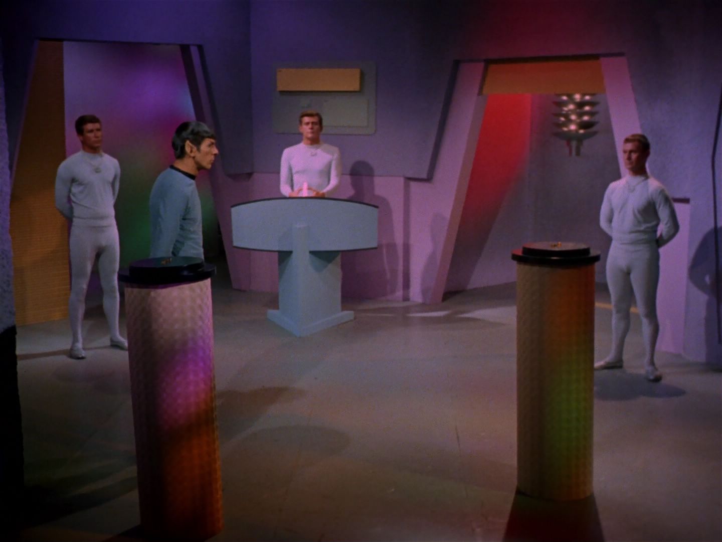 ariane179254_StarTrek_2x08_IMudd_1387.jpg