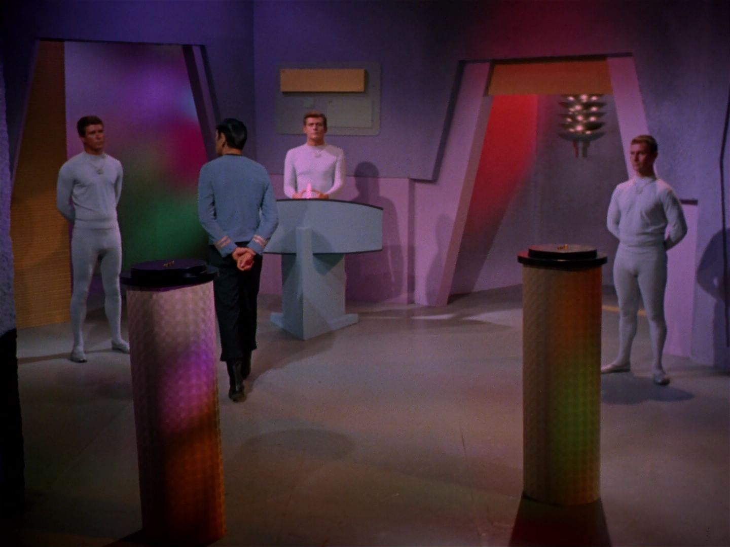 ariane179254_StarTrek_2x08_IMudd_1390.jpg