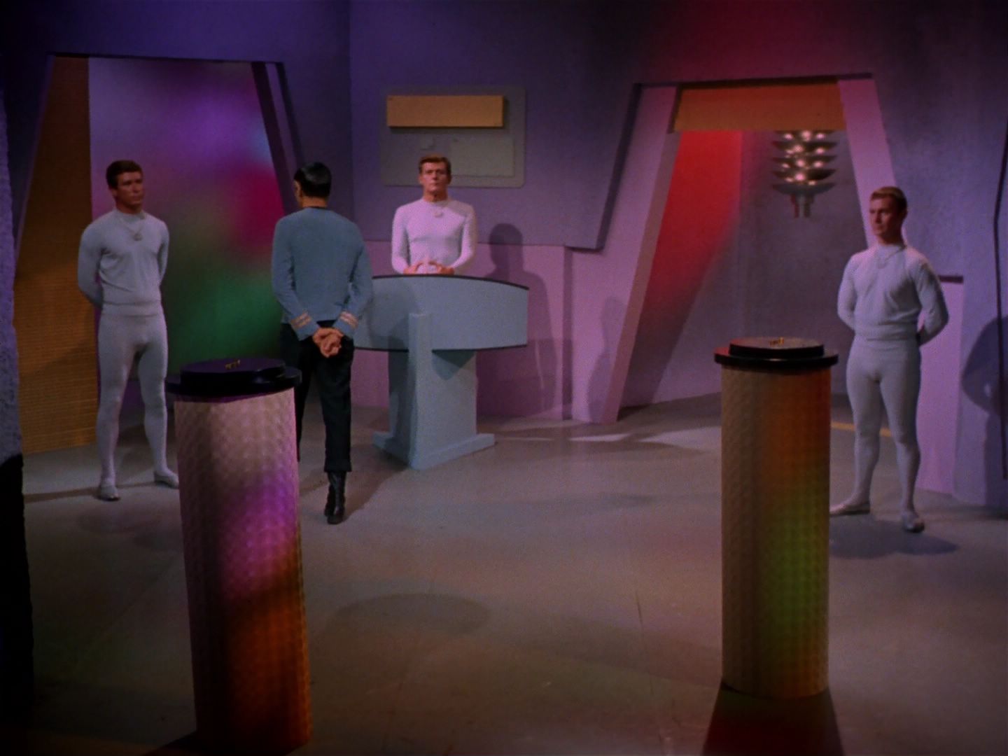 ariane179254_StarTrek_2x08_IMudd_1391.jpg