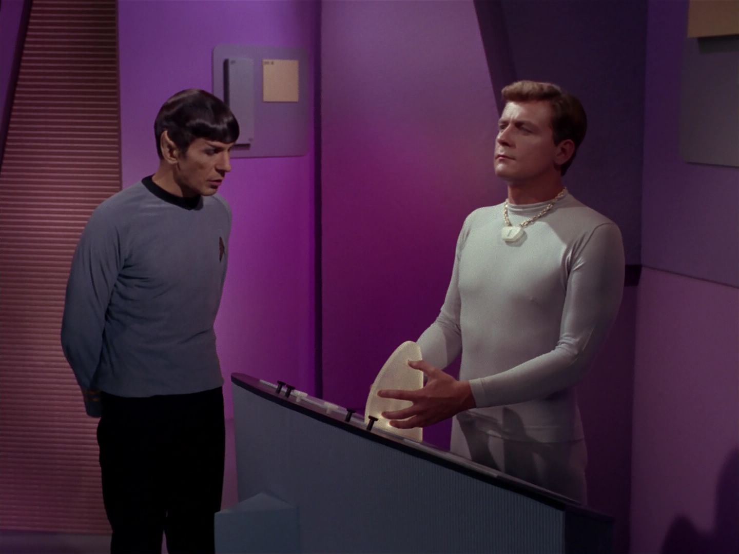 ariane179254_StarTrek_2x08_IMudd_1396.jpg