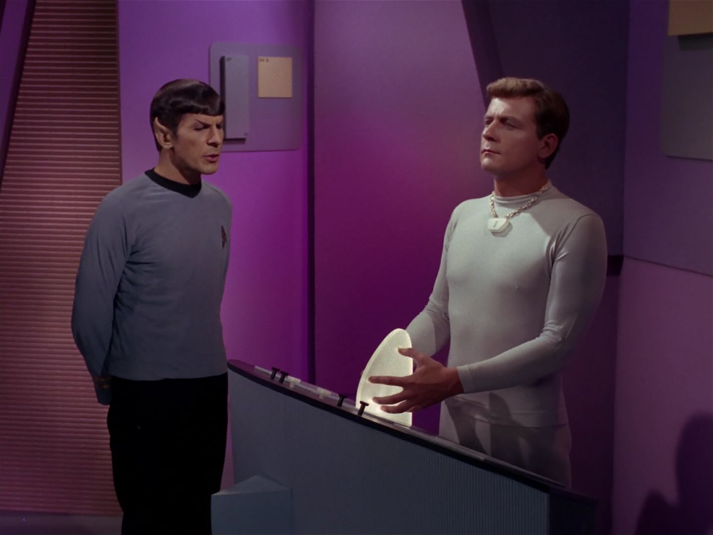 ariane179254_StarTrek_2x08_IMudd_1404.jpg