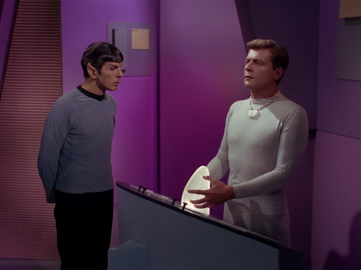 ariane179254_StarTrek_2x08_IMudd_1410.jpg