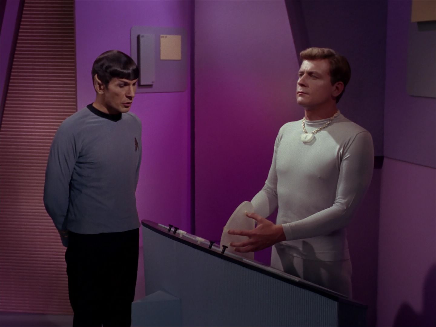 ariane179254_StarTrek_2x08_IMudd_1413.jpg