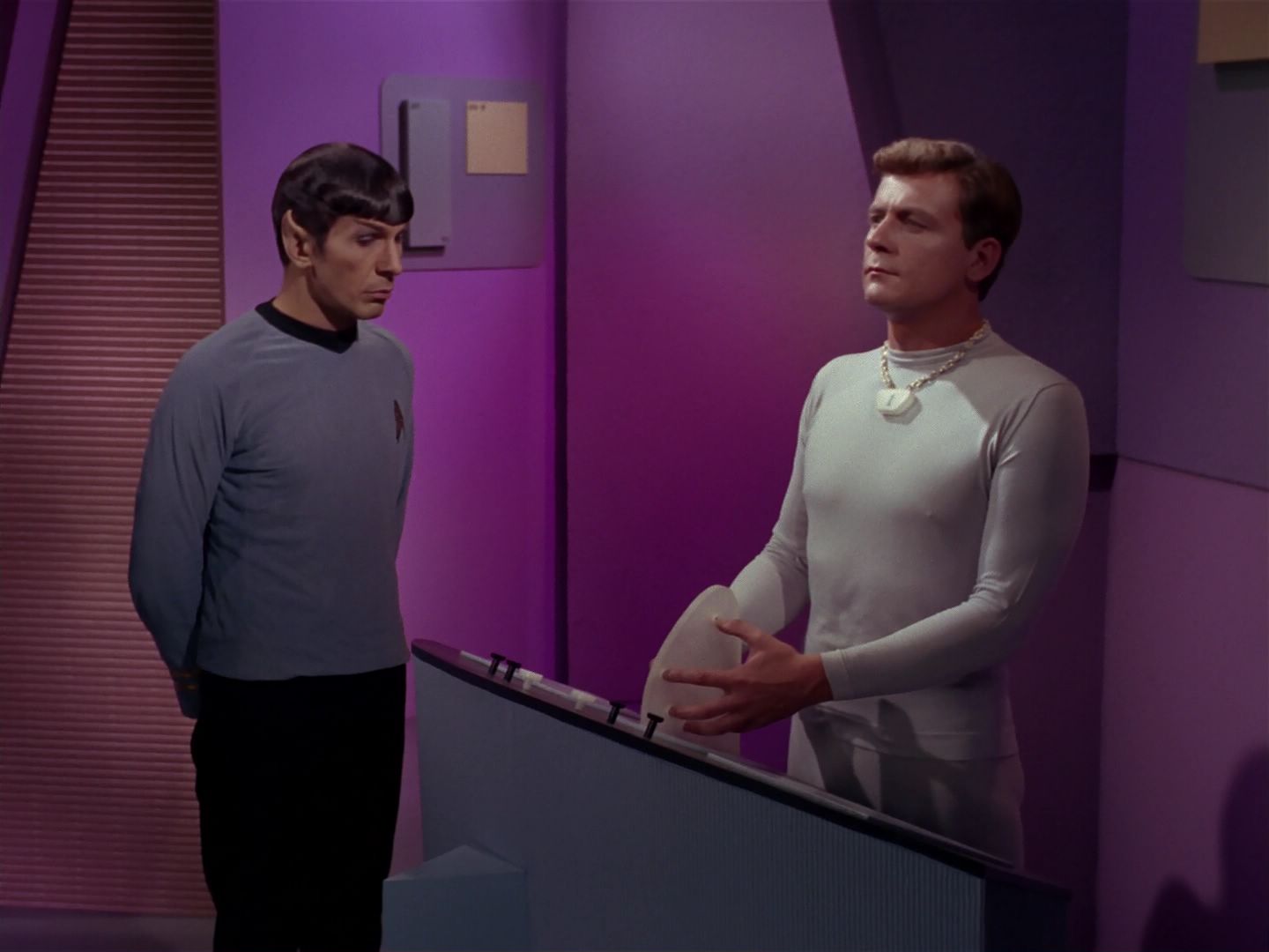 ariane179254_StarTrek_2x08_IMudd_1414.jpg