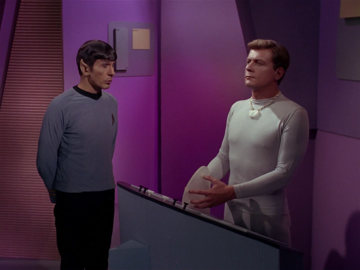 ariane179254_StarTrek_2x08_IMudd_1415.jpg