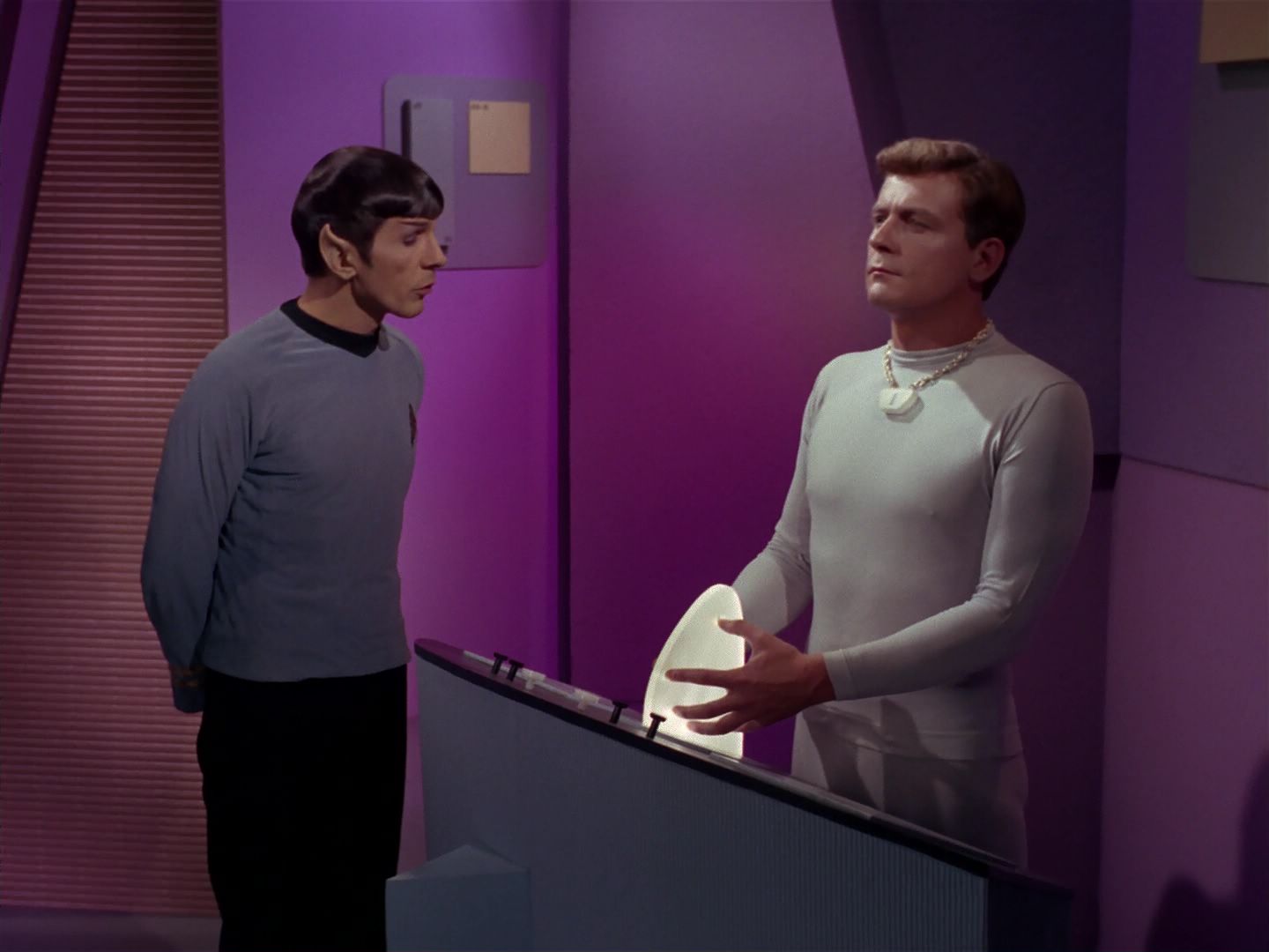 ariane179254_StarTrek_2x08_IMudd_1418.jpg