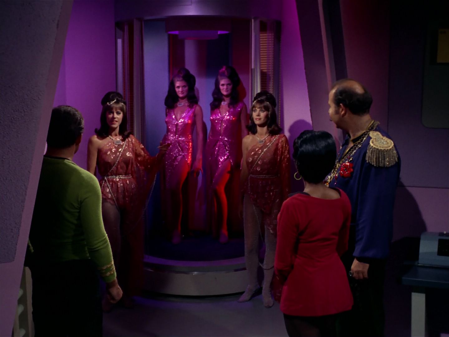 ariane179254_StarTrek_2x08_IMudd_1435.jpg