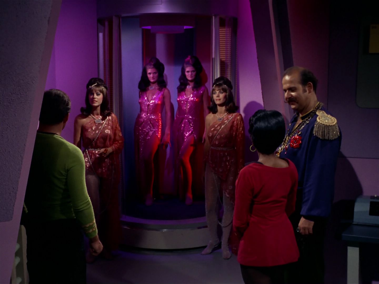 ariane179254_StarTrek_2x08_IMudd_1441.jpg