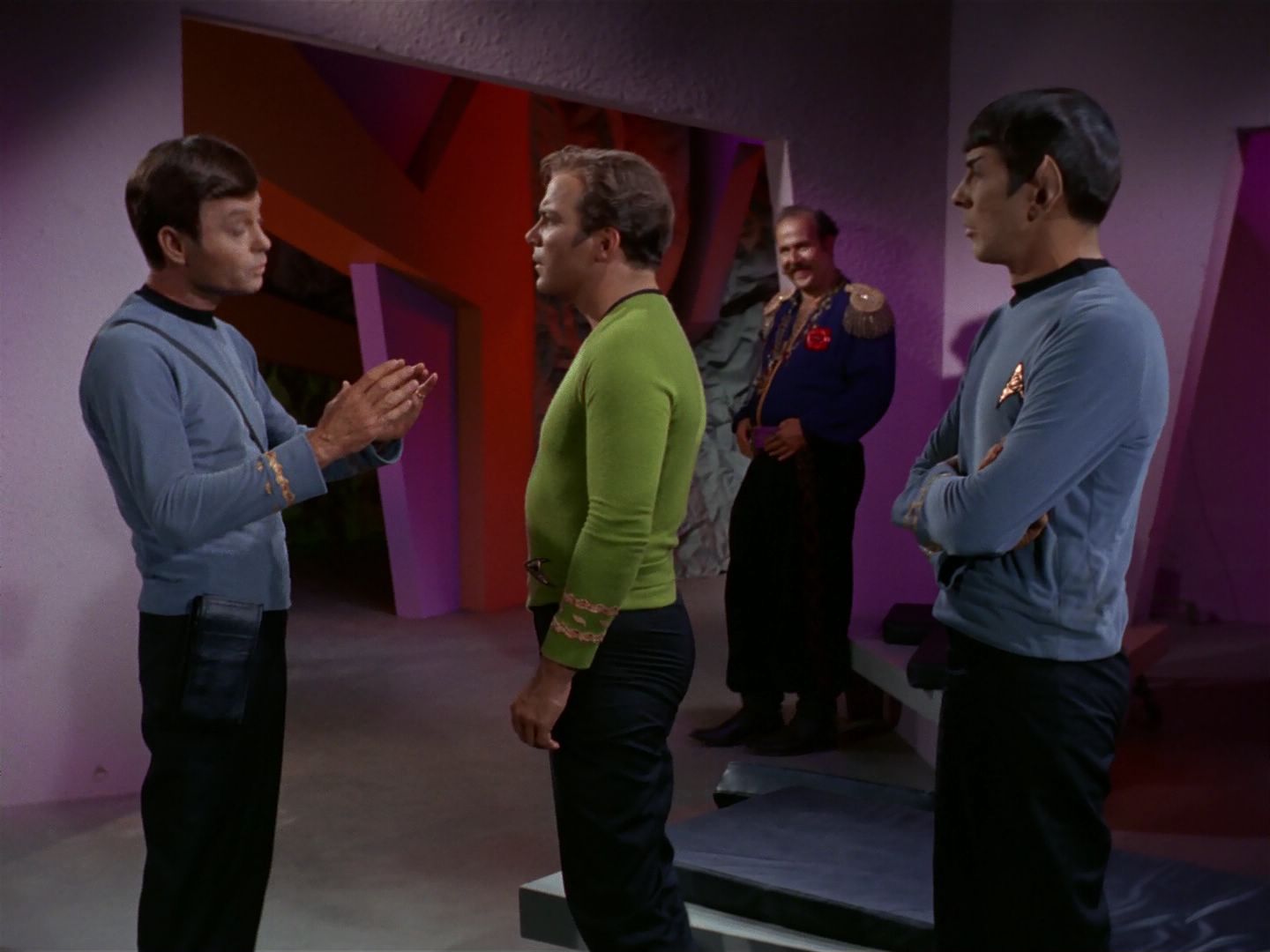 ariane179254_StarTrek_2x08_IMudd_1525.jpg