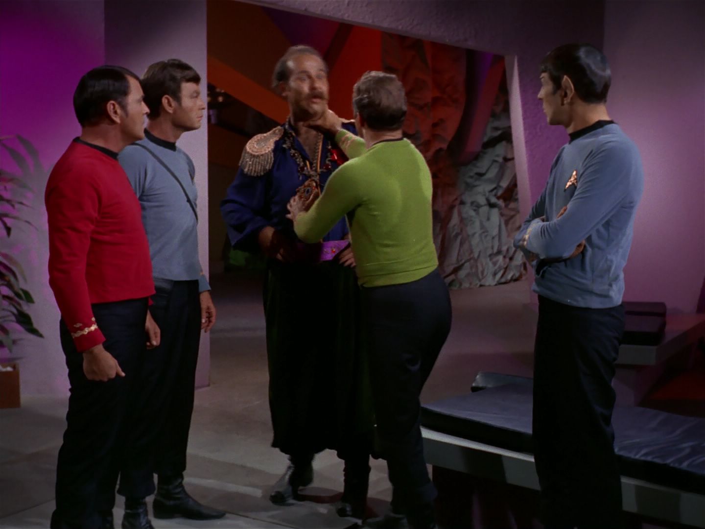 ariane179254_StarTrek_2x08_IMudd_1578.jpg