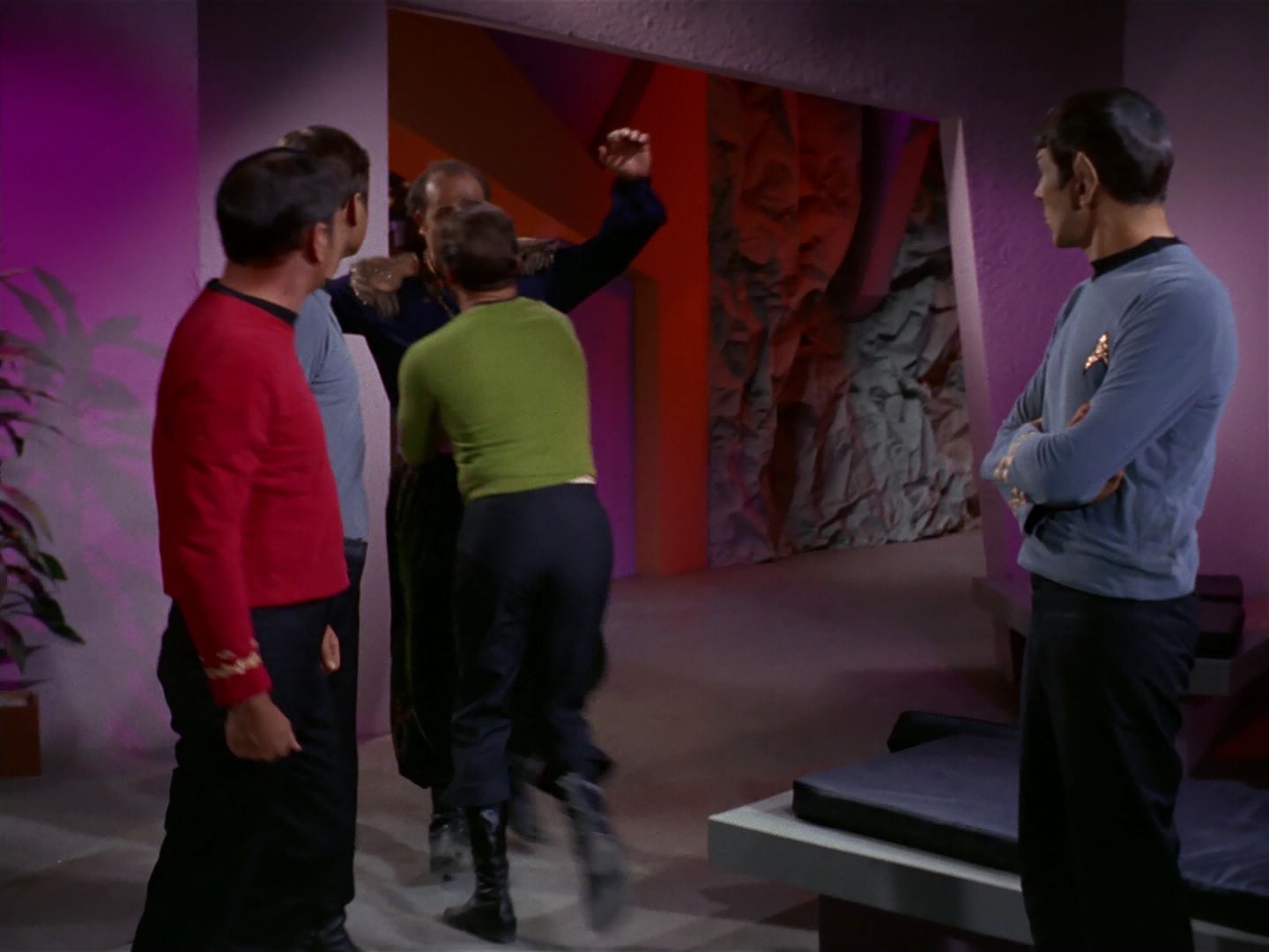 ariane179254_StarTrek_2x08_IMudd_1579.jpg