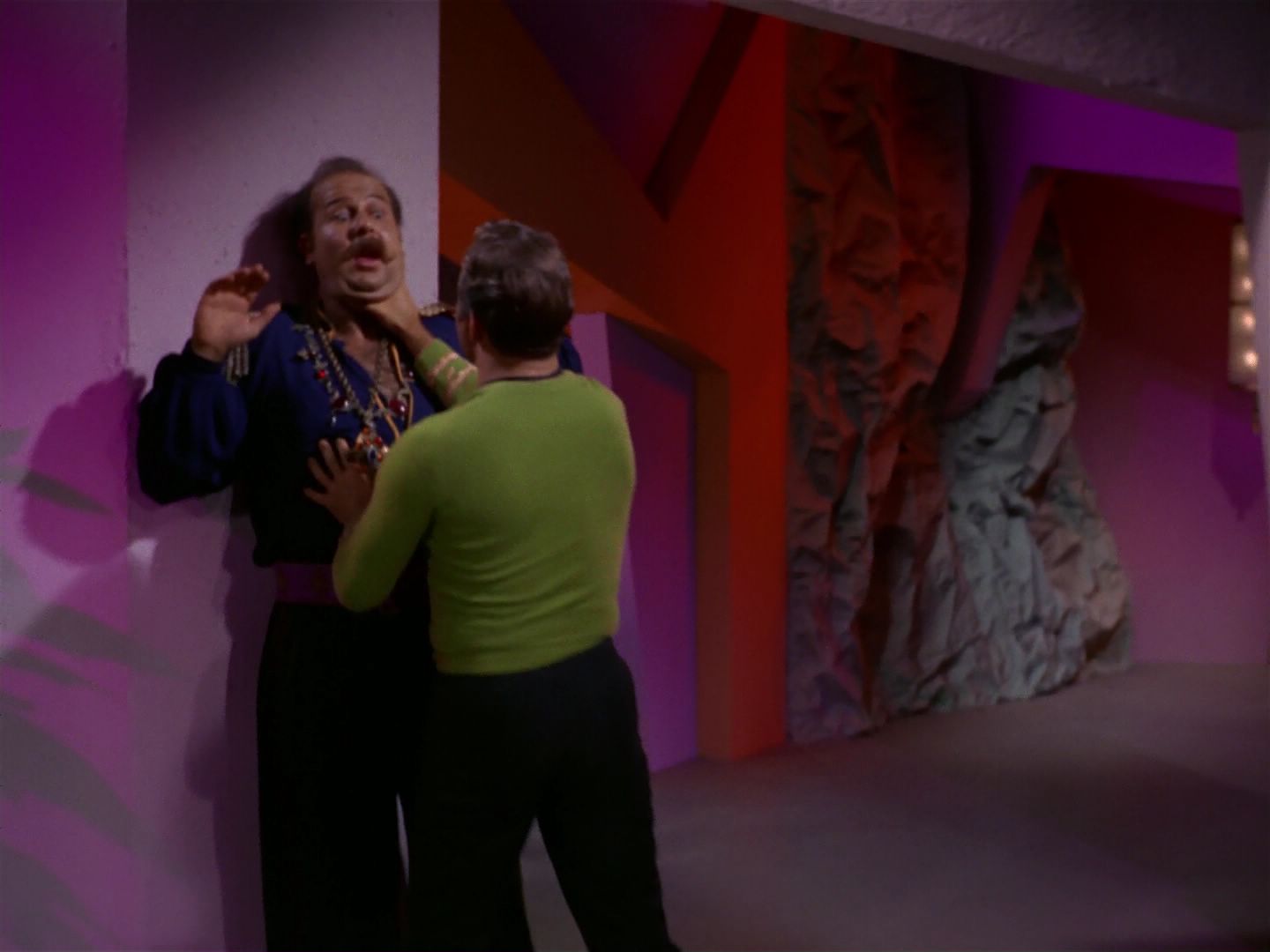 ariane179254_StarTrek_2x08_IMudd_1581.jpg