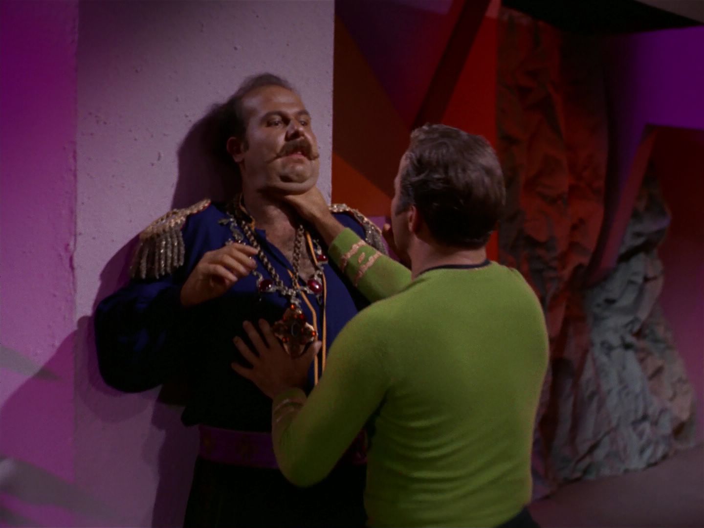 ariane179254_StarTrek_2x08_IMudd_1582.jpg